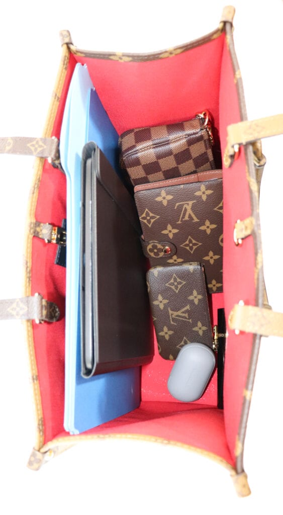Louis Vuitton OnTheGo Tote Bag VS Neverfull MM Review - Which one should  you buy? 